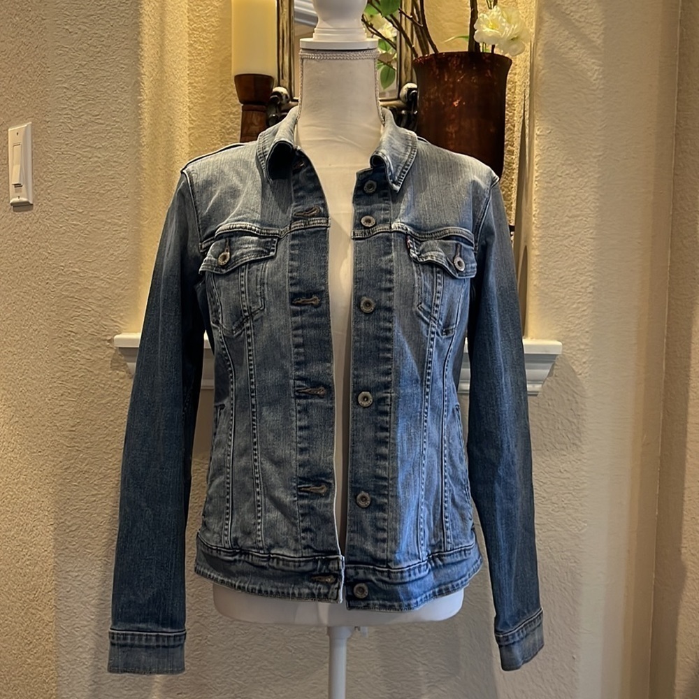Levi's Blue Jean Jacket Classic Denim Style